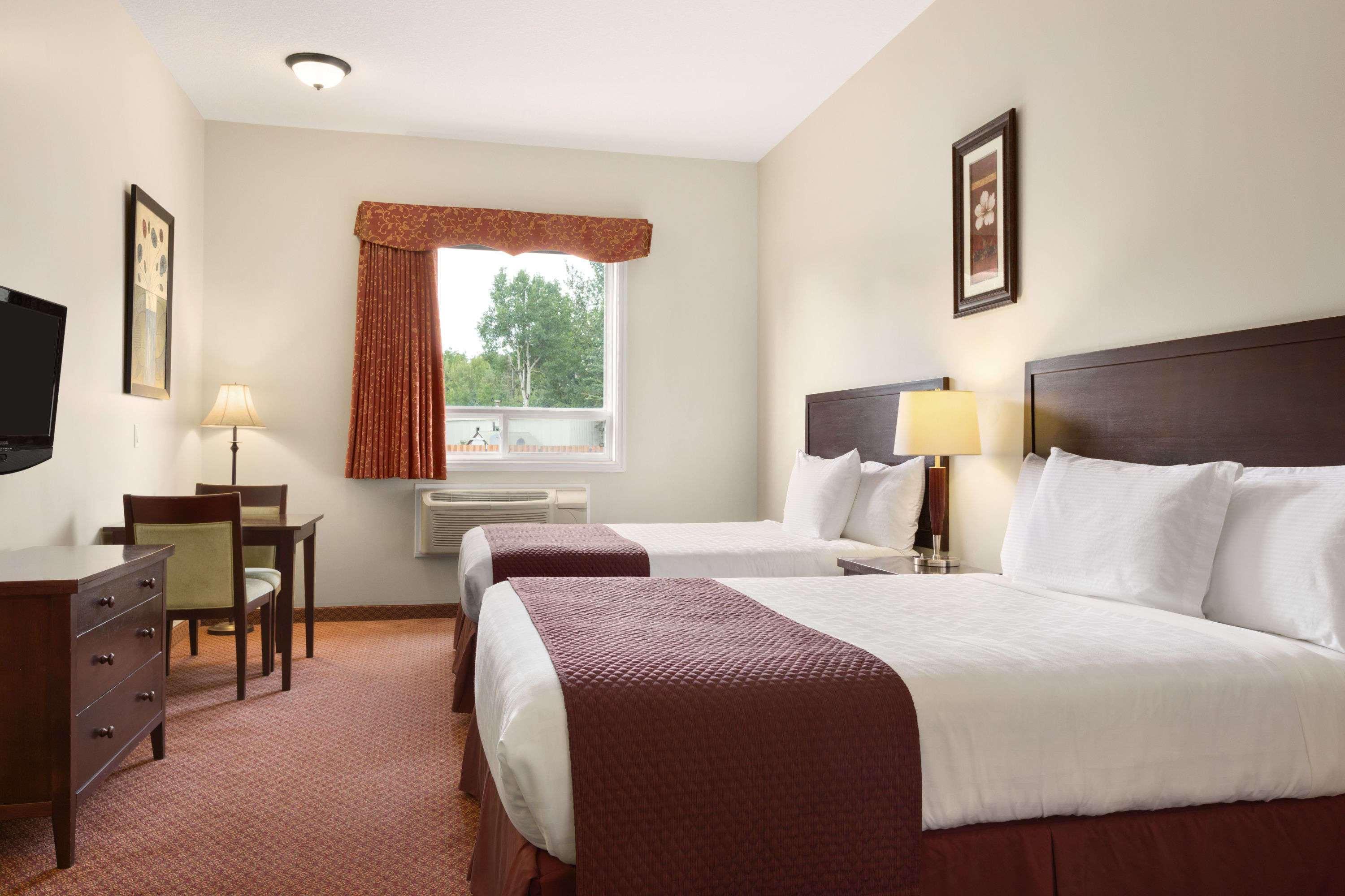 Days Inn By Wyndham Chetwynd Экстерьер фото