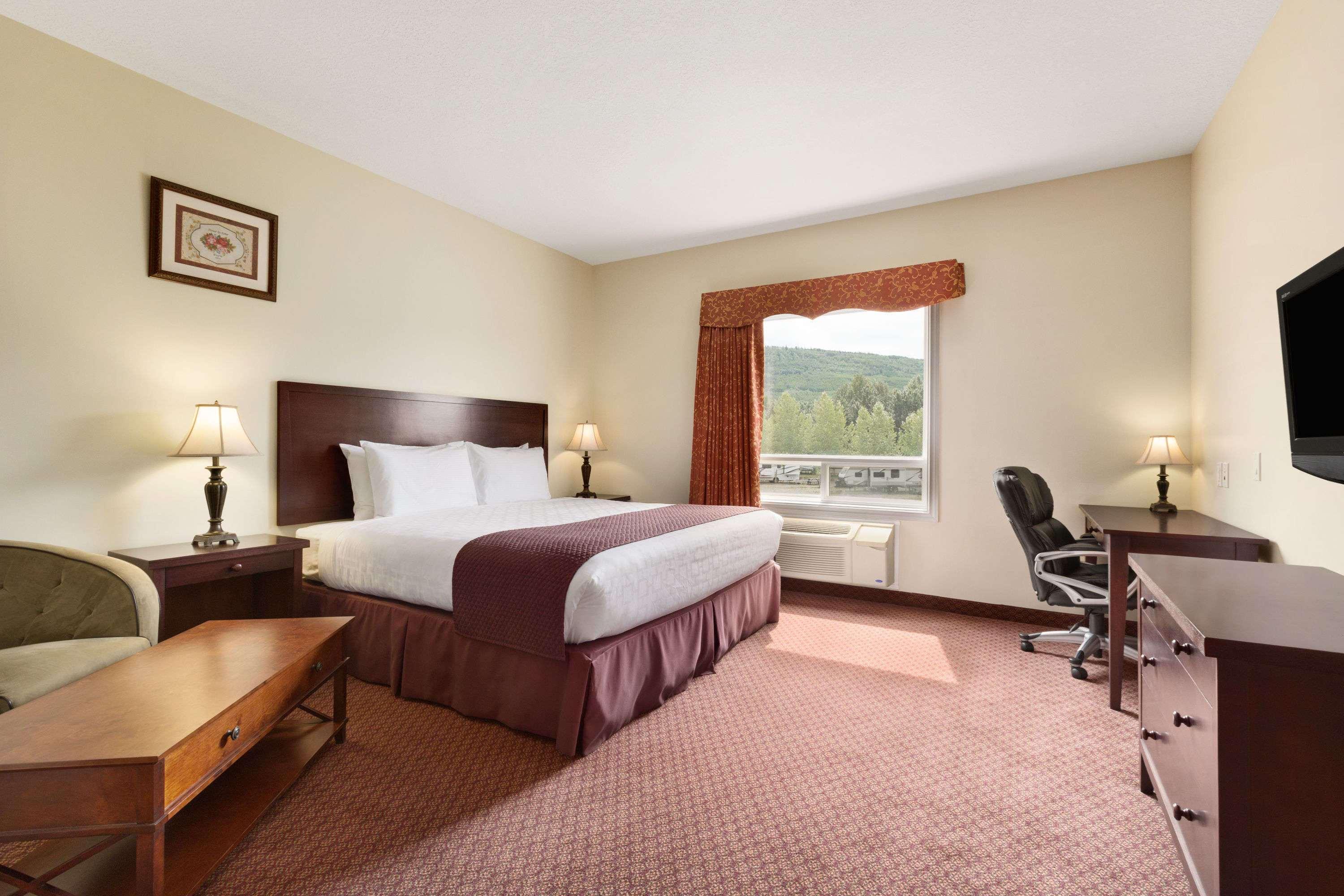 Days Inn By Wyndham Chetwynd Экстерьер фото