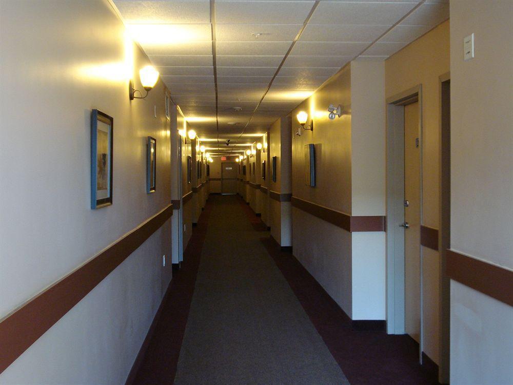 Days Inn By Wyndham Chetwynd Экстерьер фото