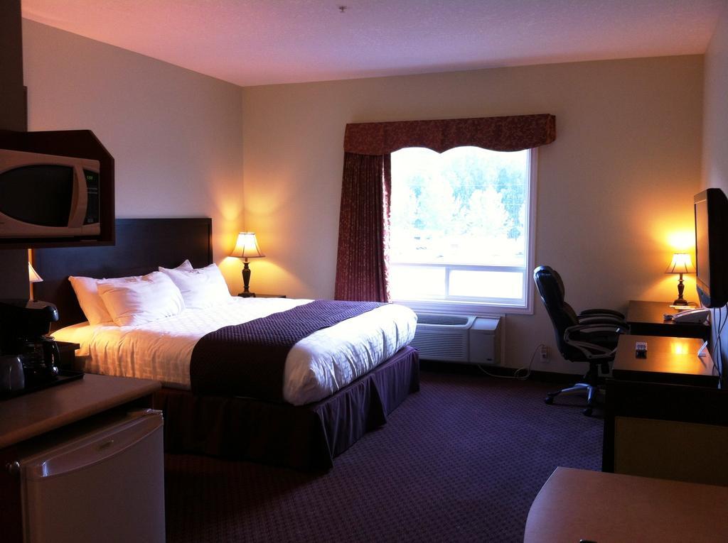 Days Inn By Wyndham Chetwynd Номер фото